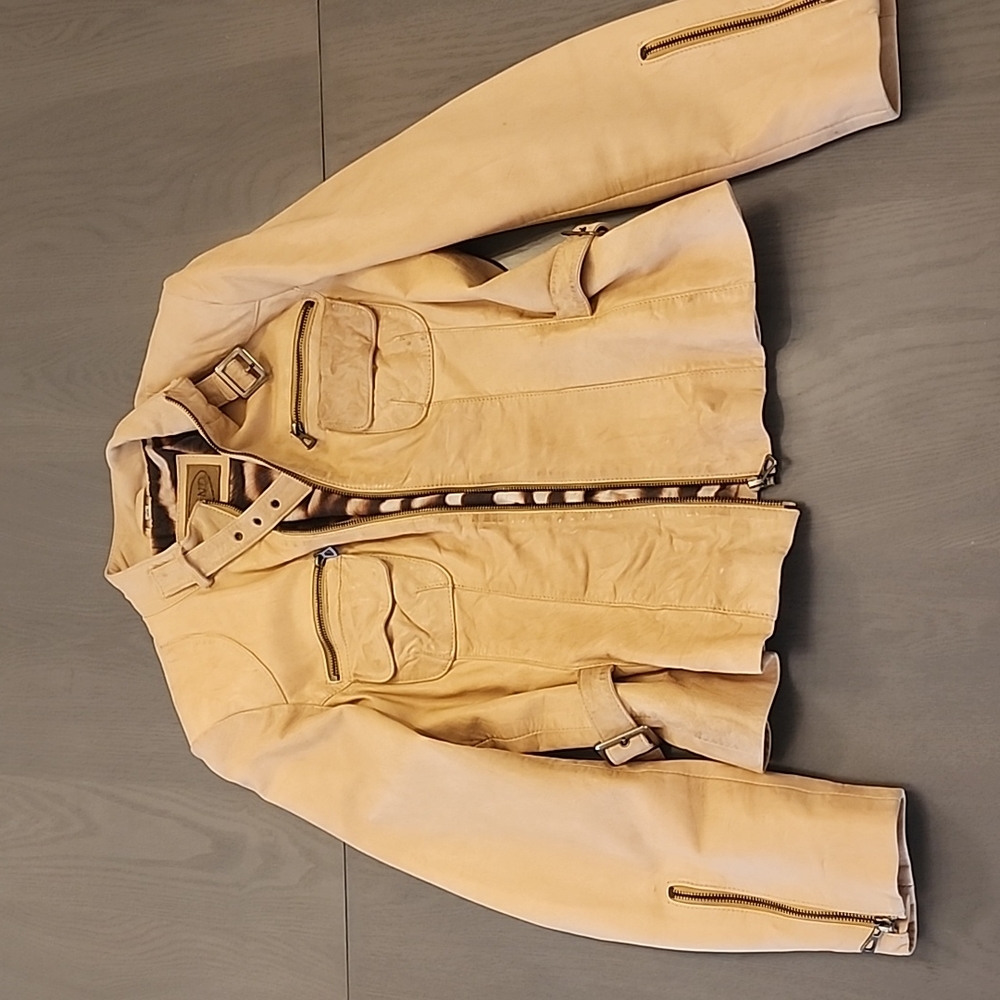 Overland leather jacket, size large (runs small). Used but in great condition.